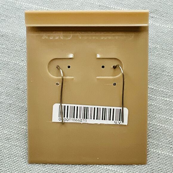 New Coldwater Creek Resin Flower Earrings - Picture 2 of 2